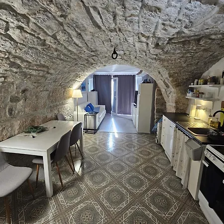 D And D Apartment *