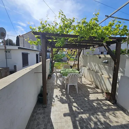 D And D Apartment
