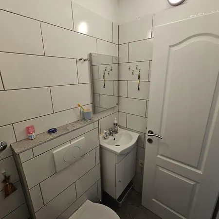 Apartment D And D *