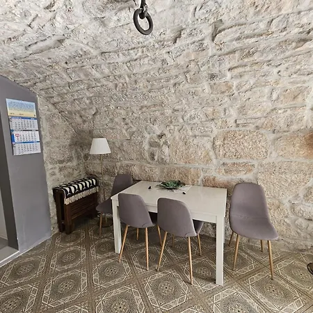 D And D Apartment