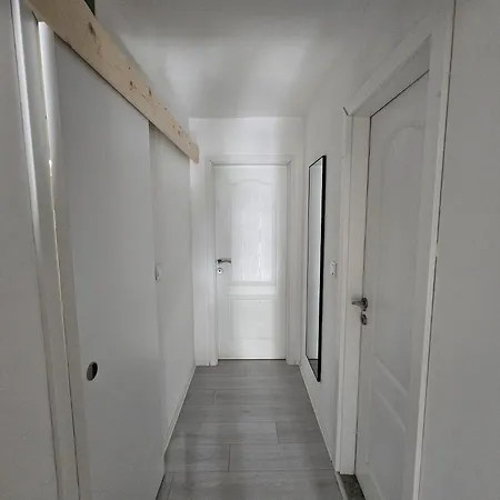 D And D Apartment *